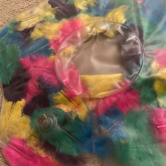 Daisy flower inflatable pillow with rainbow colored feathers inside - Picture 2 of 2